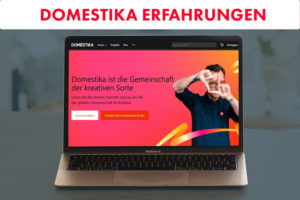 Domestika Beitragsbild laptop mit Screenshot der Domestika Webseite